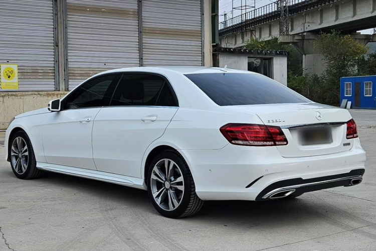 奔驰E级 2015款 改款 E 260 L 运动型车身外观6006