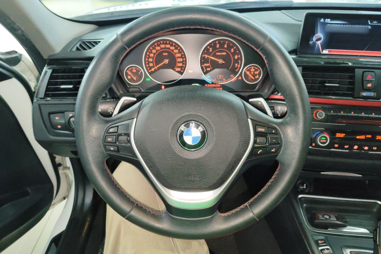 宝马3系 2014款 328i 运动设计套装局部细节13