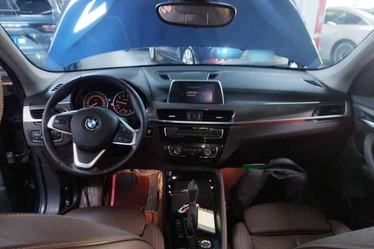 宝马X1 2018款 sDrive18Li 尊享型中控内饰7002