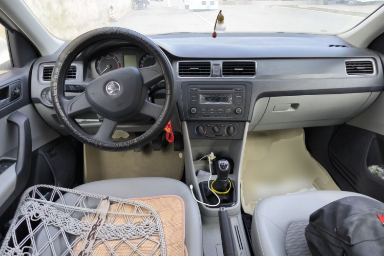斯柯达 昕锐 2013款 1.6L 手动智选型中控内饰12
