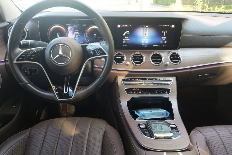 奔驰E级 2023款 E 300 L 尊贵型中控内饰7003