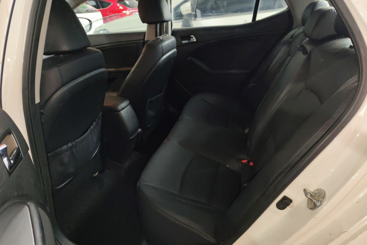 起亚K5 2015款 2.0L 自动GLS中控内饰7004