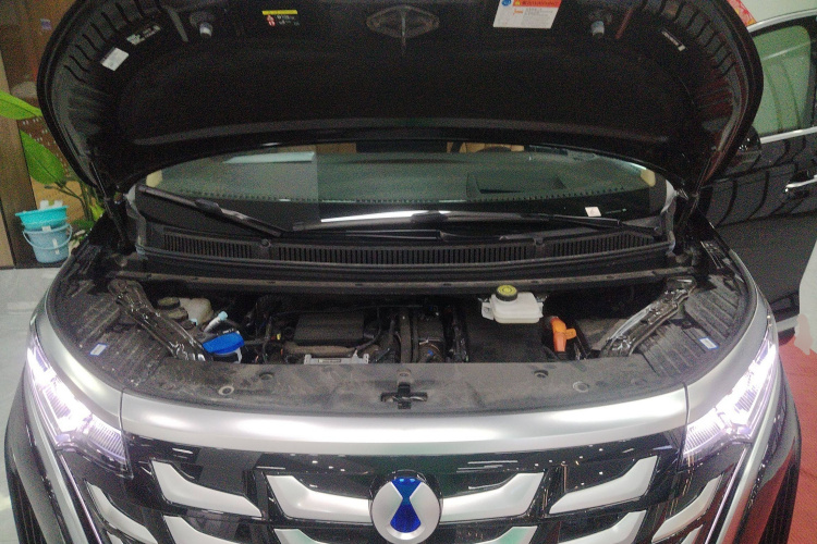 腾势D9 2025款 DM-i 智驾版 1020 四驱旗舰型局部细节24