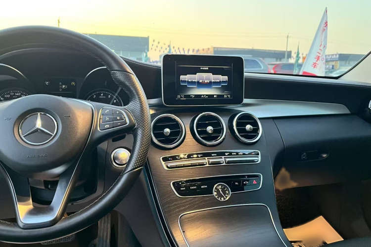 奔驰C级 2015款 C 200 L 运动型中控内饰7006