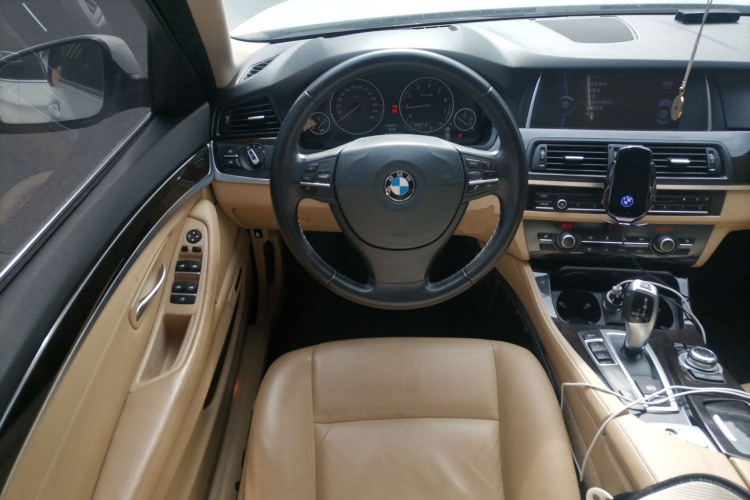 宝马5系 2014款 525Li 领先型中控内饰13