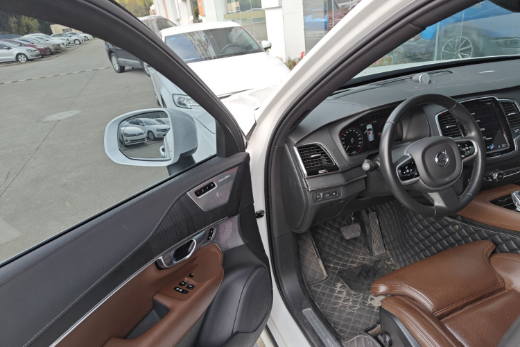 沃尔沃XC90新能源 2021款 E驱混动 T8 智尊豪华版 7座中控内饰20