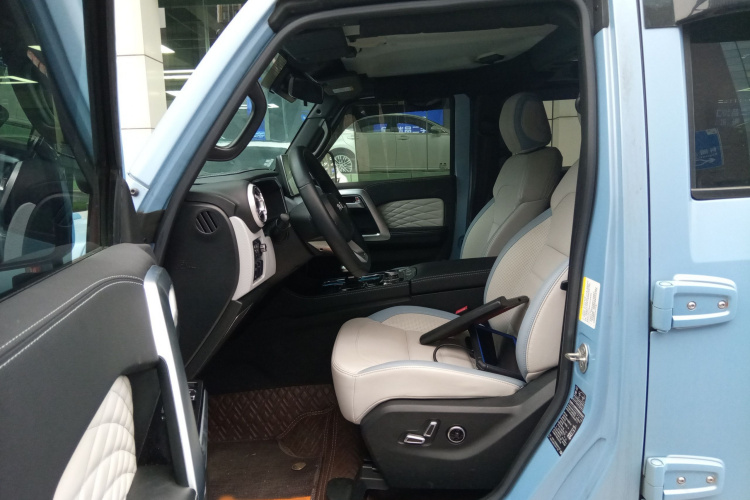 北京BJ40 2023款 2.0D 自动四驱刀锋英雄版侠客型（前后电控锁）局部细节19