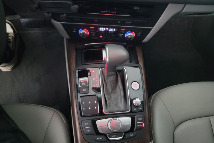 奥迪A6L 2015款 35 FSI quattro 技术型中控内饰7004