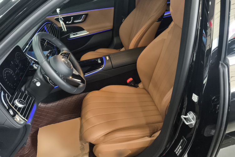 奔驰E级 2024款 E 260 L中控内饰19