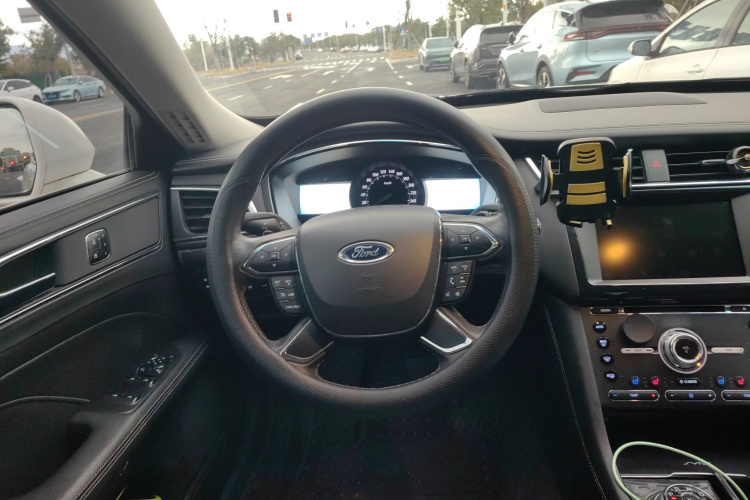 福特 金牛座 2015款 EcoBoost 245 豪华型中控内饰13