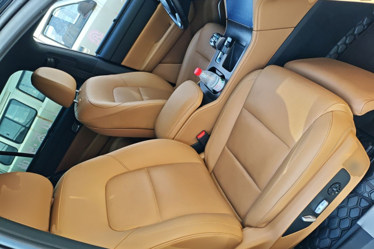 理想汽车 理想ONE 2021款 增程6座版局部细节41