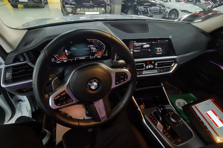 宝马3系 2022款 改款 325i M运动曜夜套装中控内饰12