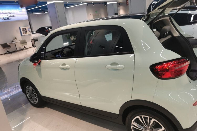 零跑汽车 零跑T03 2024款 403舒享版车身外观4