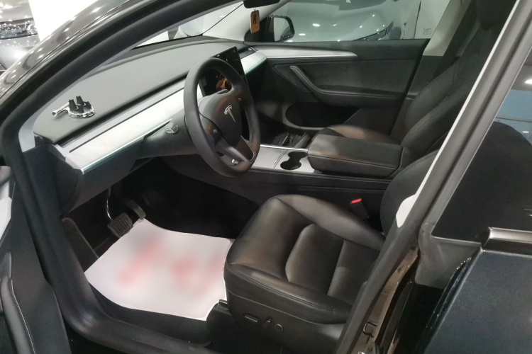 特斯拉 Model Y 2023款 长续航全轮驱动版中控内饰19