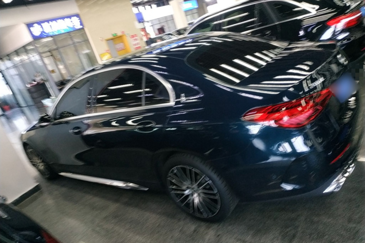 奔驰C级 2023款 改款 C 200 L 运动版车身外观4