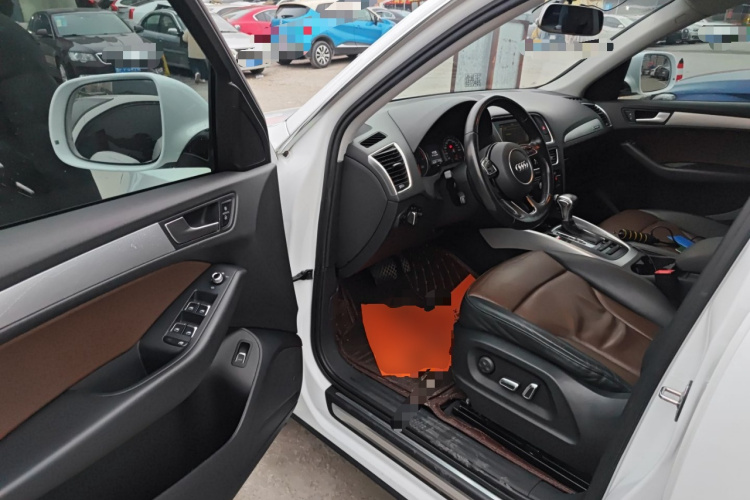 奥迪Q5 2016款 40 TFSI 技术型中控内饰20