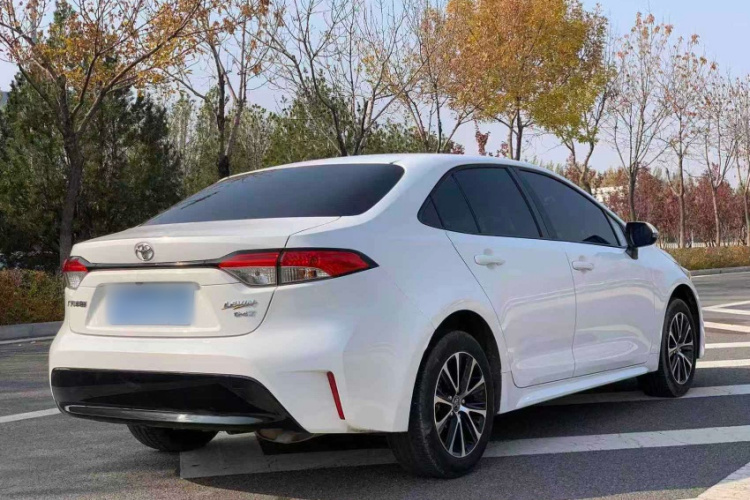 丰田 雷凌 2024款 185T CVT豪华版车身外观6006