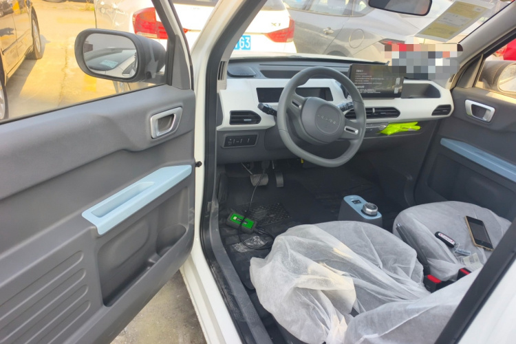 吉利银河 2024款 熊猫mini 200km 耐力熊中控内饰7003