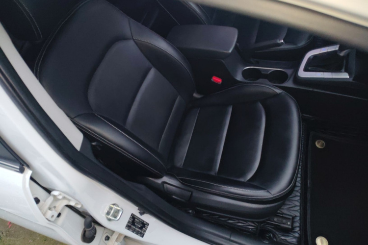 现代 领动 2016款 1.6L 自动智炫·精英型局部细节41