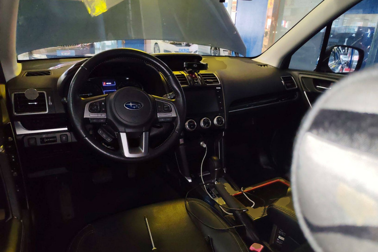 斯巴鲁 森林人 2018款 2.0i 豪华导航版中控内饰12