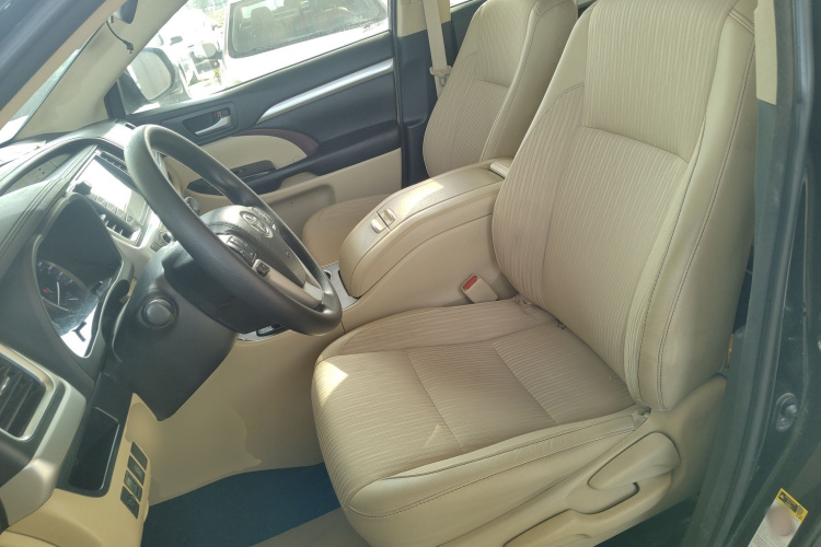 丰田 汉兰达 2015款 2.0T 四驱精英版 7座局部细节19