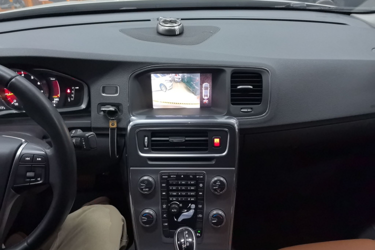 沃尔沃S60 2019款 S60L T5 智远版中控内饰12