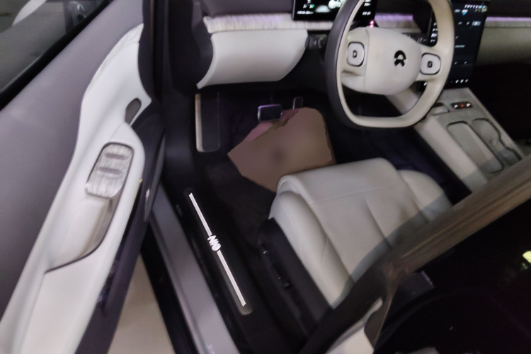 蔚来ET7 2022款 75kWh中控内饰7003