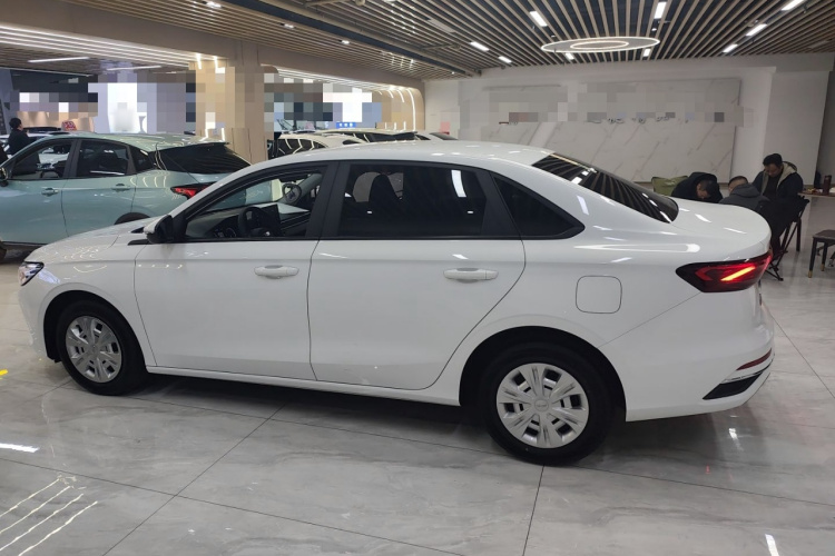 吉利汽车 帝豪 2025款 第4代 1.5L 手动星耀版车身外观6003