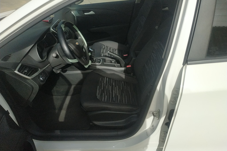 雪佛兰 科沃兹 2016款 1.5L 手动欣享版中控内饰19