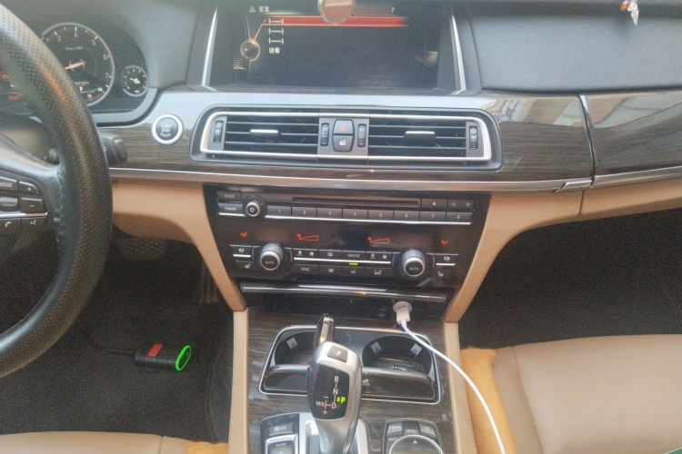 宝马7系 2014款 730Li 臻享型局部细节16