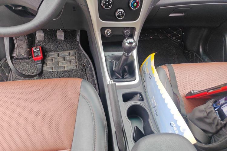 比亚迪F3 2015款 节能版 1.5L 手动舒适型中控内饰18