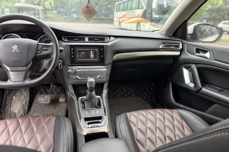 标致408 2014款 1.8L 自动豪华版中控内饰7003