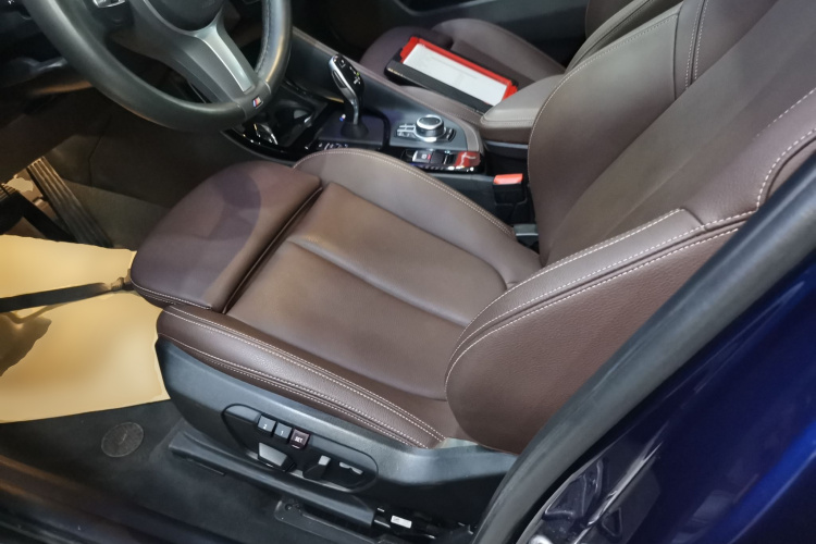 宝马X1 2020款 sDrive20Li 尊享型中控内饰19