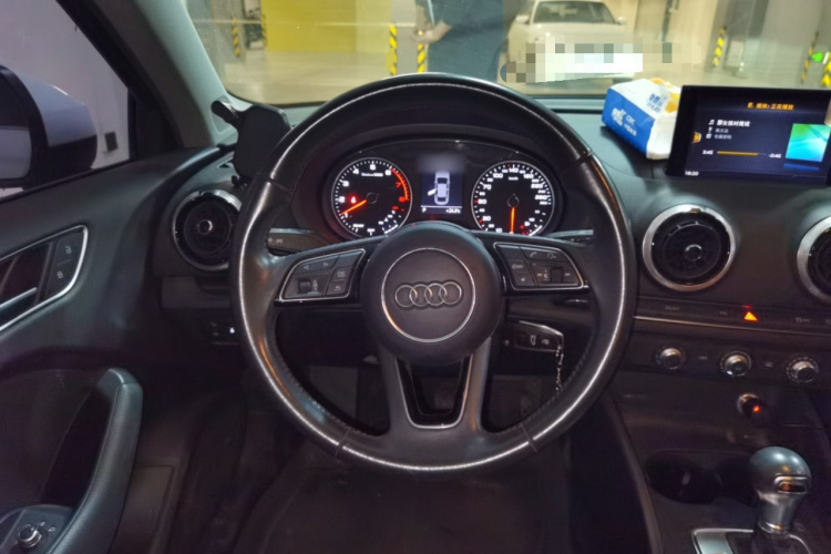 奥迪A3 2018款 30周年年型 Limousine 35 TFSI 时尚型局部细节13