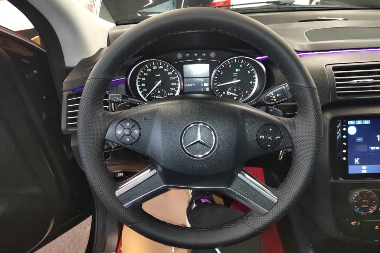 奔驰R级 2017款 R 320 4MATIC 商务型臻藏版中控内饰13