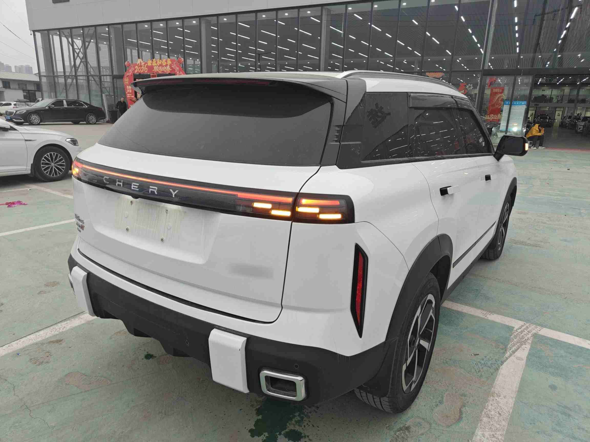 车辆右后45度外观展示