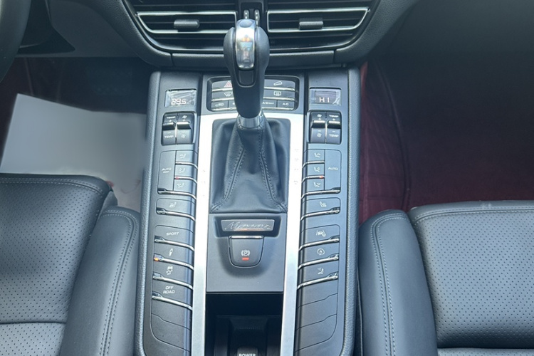 保时捷 2021款 Macan 2.0T中控内饰7004