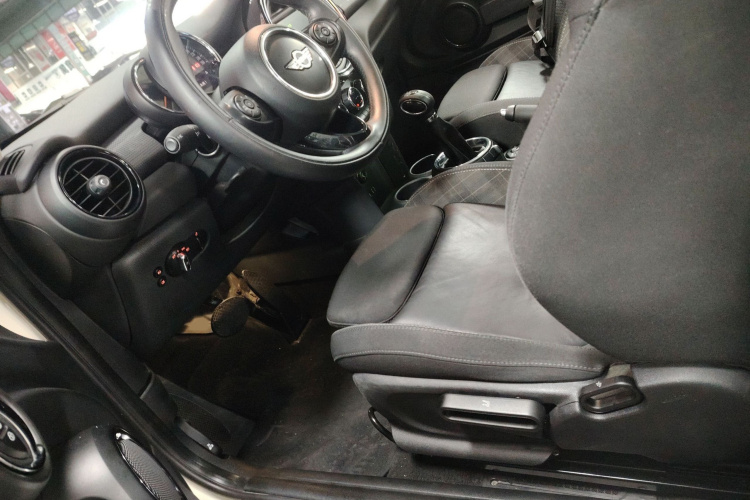 MINI 2016款 1.5T COOPER 先锋派局部细节19