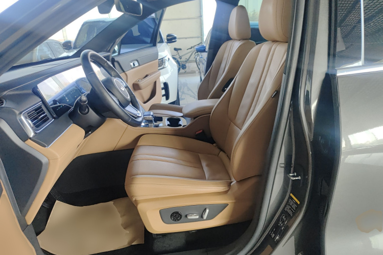 理想汽车 理想ONE 2020款 增程7座版中控内饰19