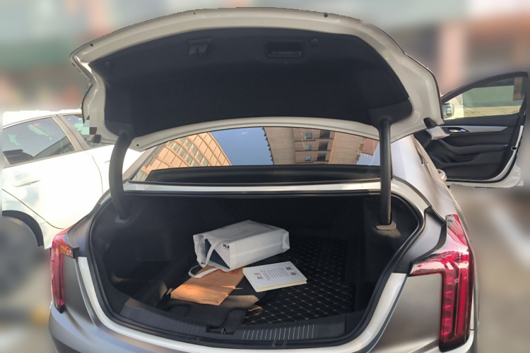 凯迪拉克CT5 2023款 28T 豪华型（标准版）中控内饰23