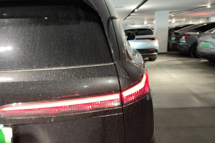 乐道L90 2025款 Ultra 六座版车身外观9