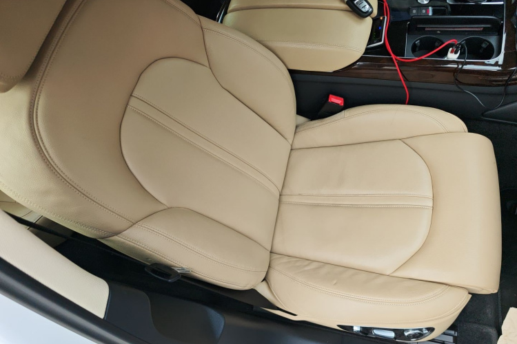 奥迪A8 2013款 A8L 45 TFSI quattro舒适型局部细节41