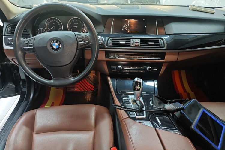 宝马5系(进口) 2015款 520i 典雅型中控内饰12