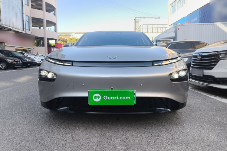 小鹏P7 2022款 625E车身外观2