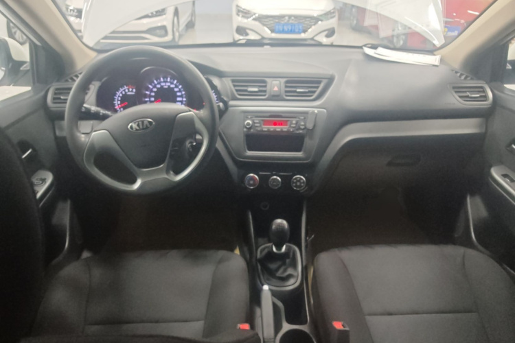 起亚K2 2015款 三厢 1.4L MT GLS中控内饰12