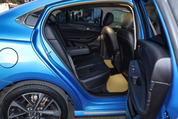 奇瑞 艾瑞泽GX 2019款 Pro 1.5T CVT睿色版 国VI中控内饰7010