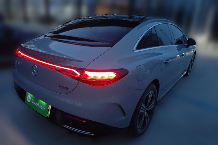 奔驰EQE 2022款 350 豪华版车身外观7