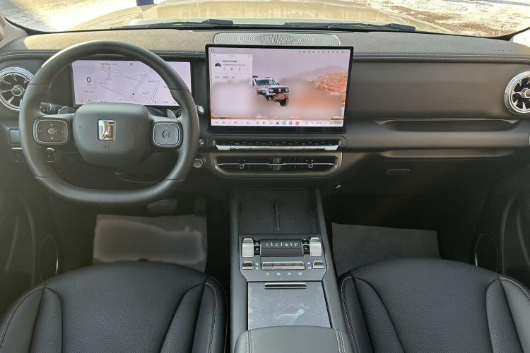 坦克300 2025款 2.4T 柴油版中控内饰7001