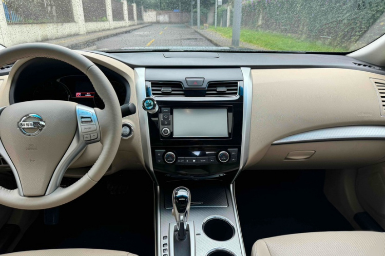 日产 天籁 2016款 改款 2.0L XL舒适版中控内饰7005