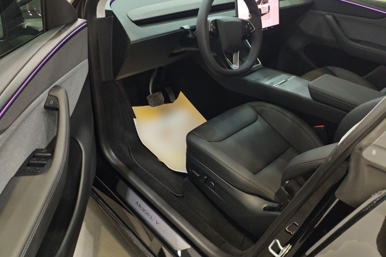 特斯拉 Model Y 2025款 后轮驱动版中控内饰20